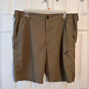 Men’s Wrangler lightweight cargo shorts EUC
